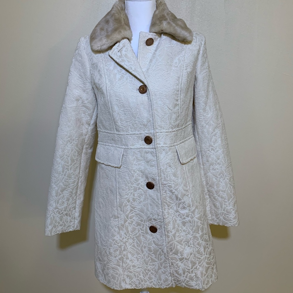 Xhilaration White Coat w Removable Faux Fur Collar